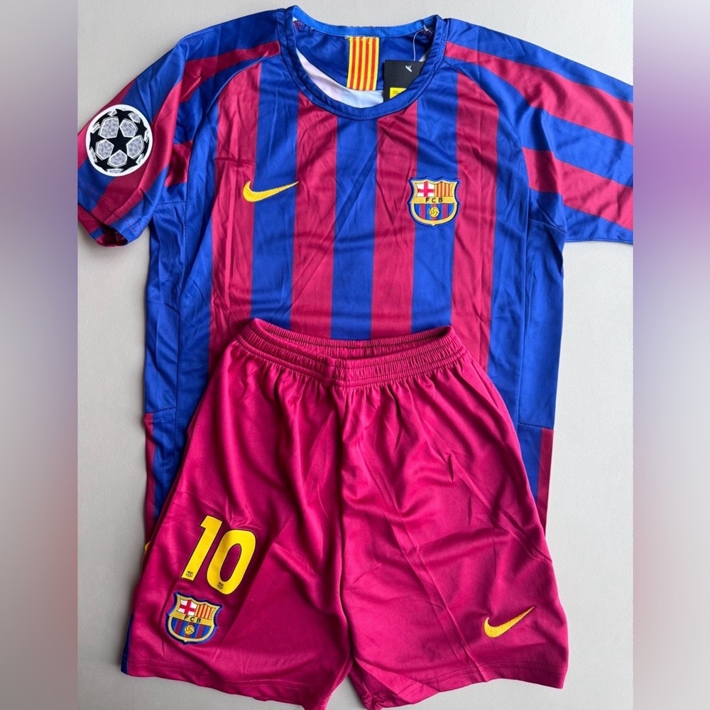 Ronaldinho Barcelona retro jersey kids set - Picture 2 of 2